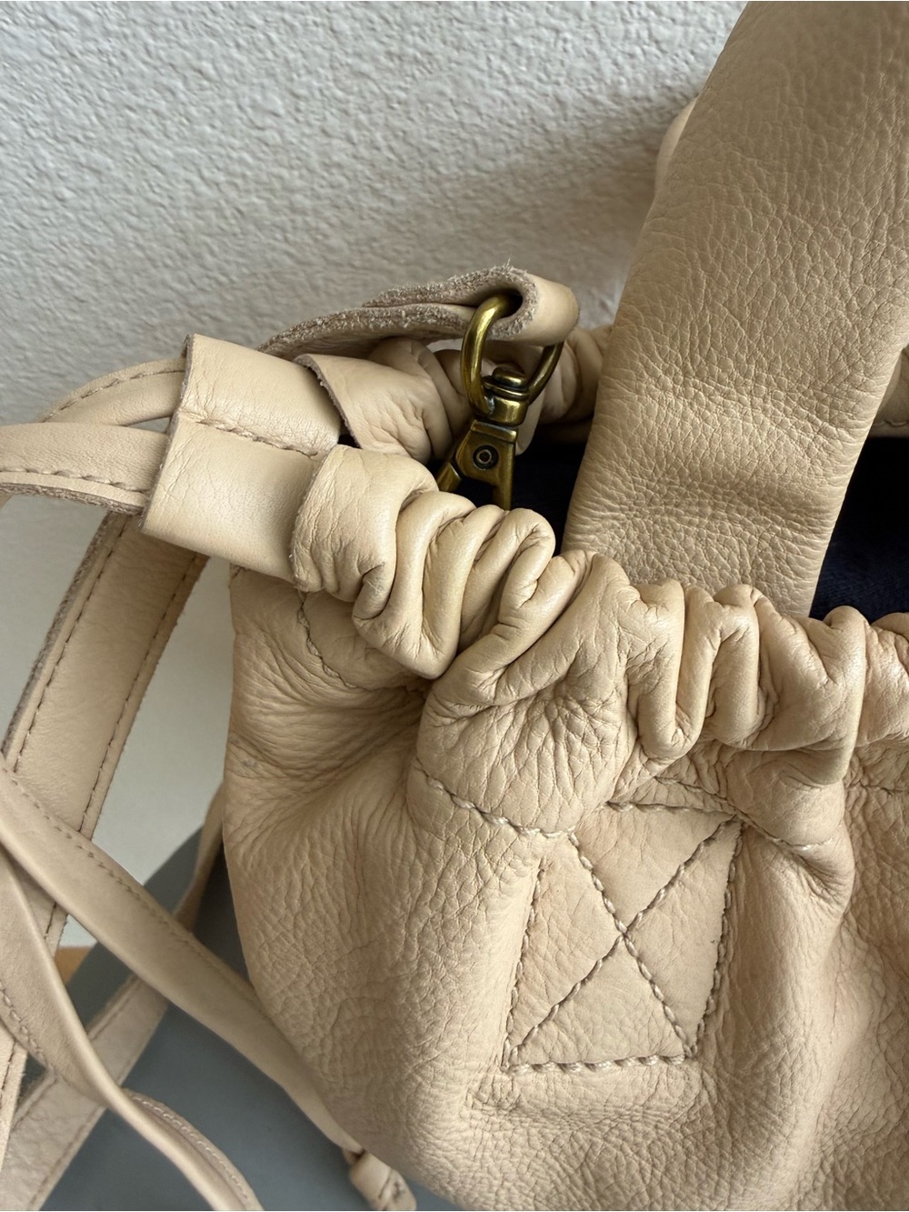 Madewell Beige Drawstring Leather Crossbody Bag - Picture 3 of 8